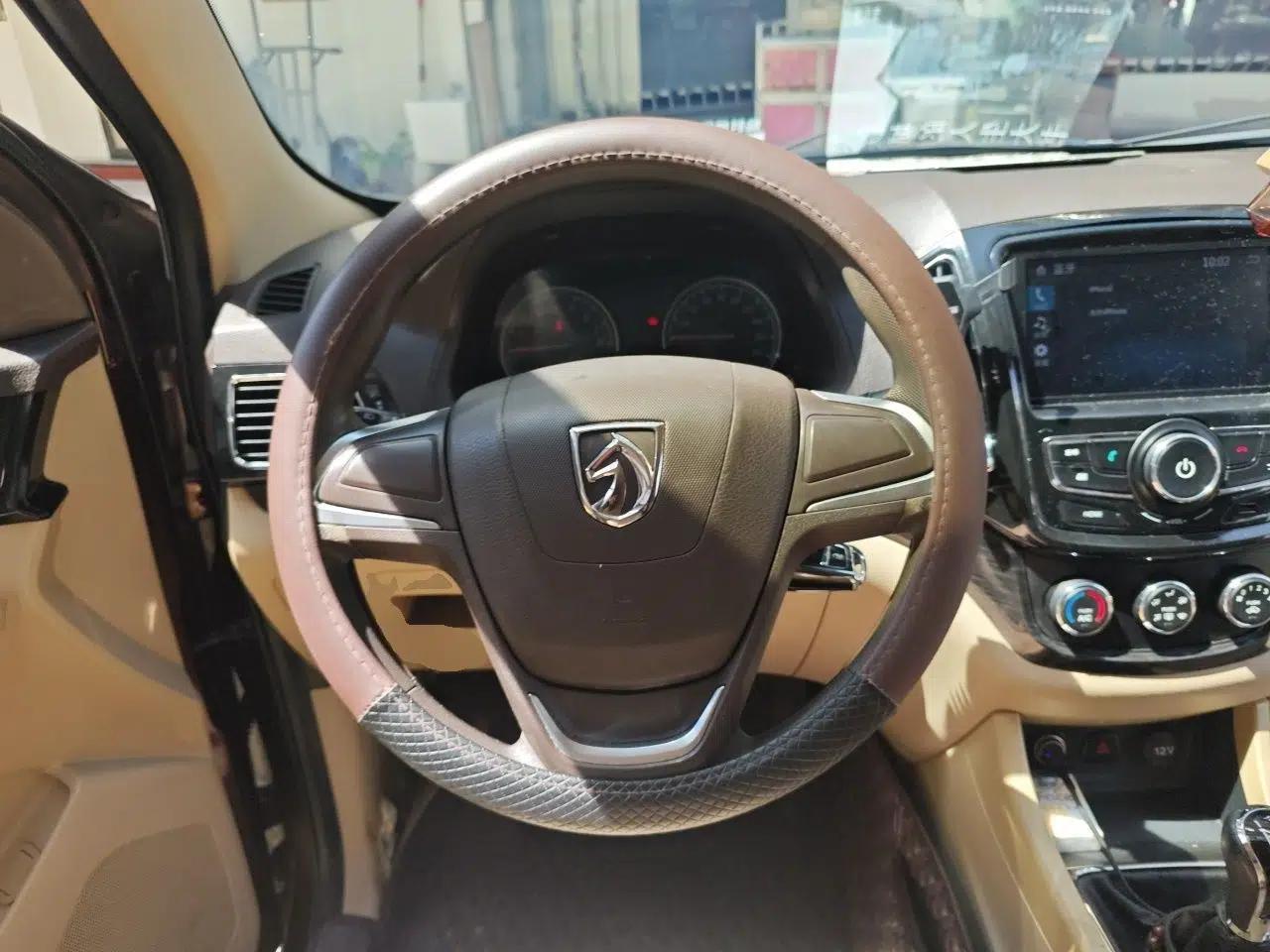 Baojun 730 2014 1.5L manual Comfort version 7 seats — миниатюра 10