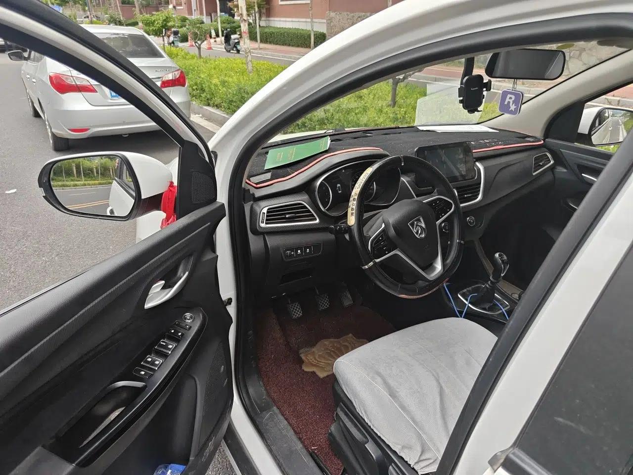 Baojun 730 2019 1.5L Manual Fashion Model 7-seater National V — миниатюра 16
