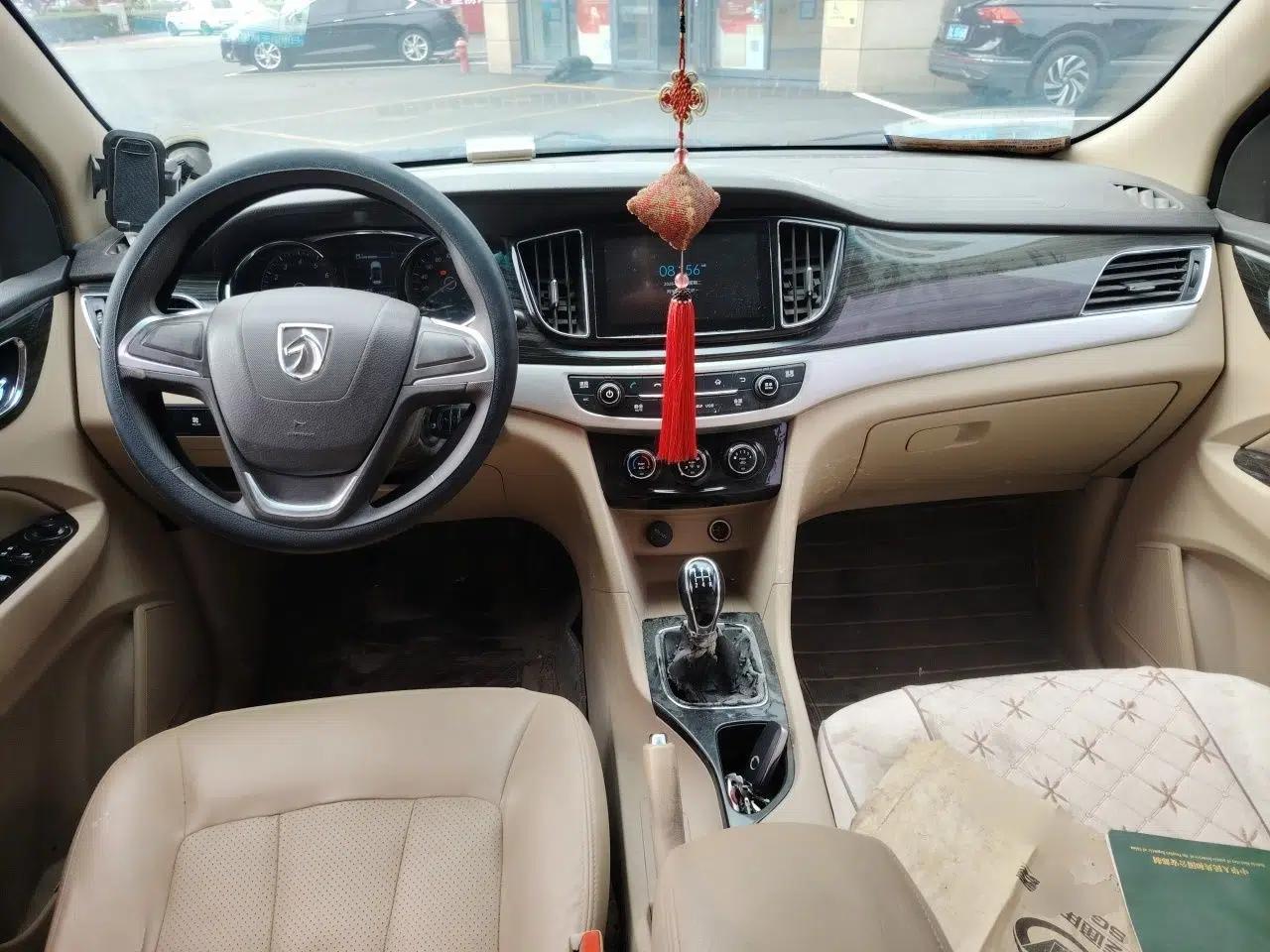 Baojun 730 2016 1.5L Manual Comfort Version 7 Seats China V Emission Standard — миниатюра 9