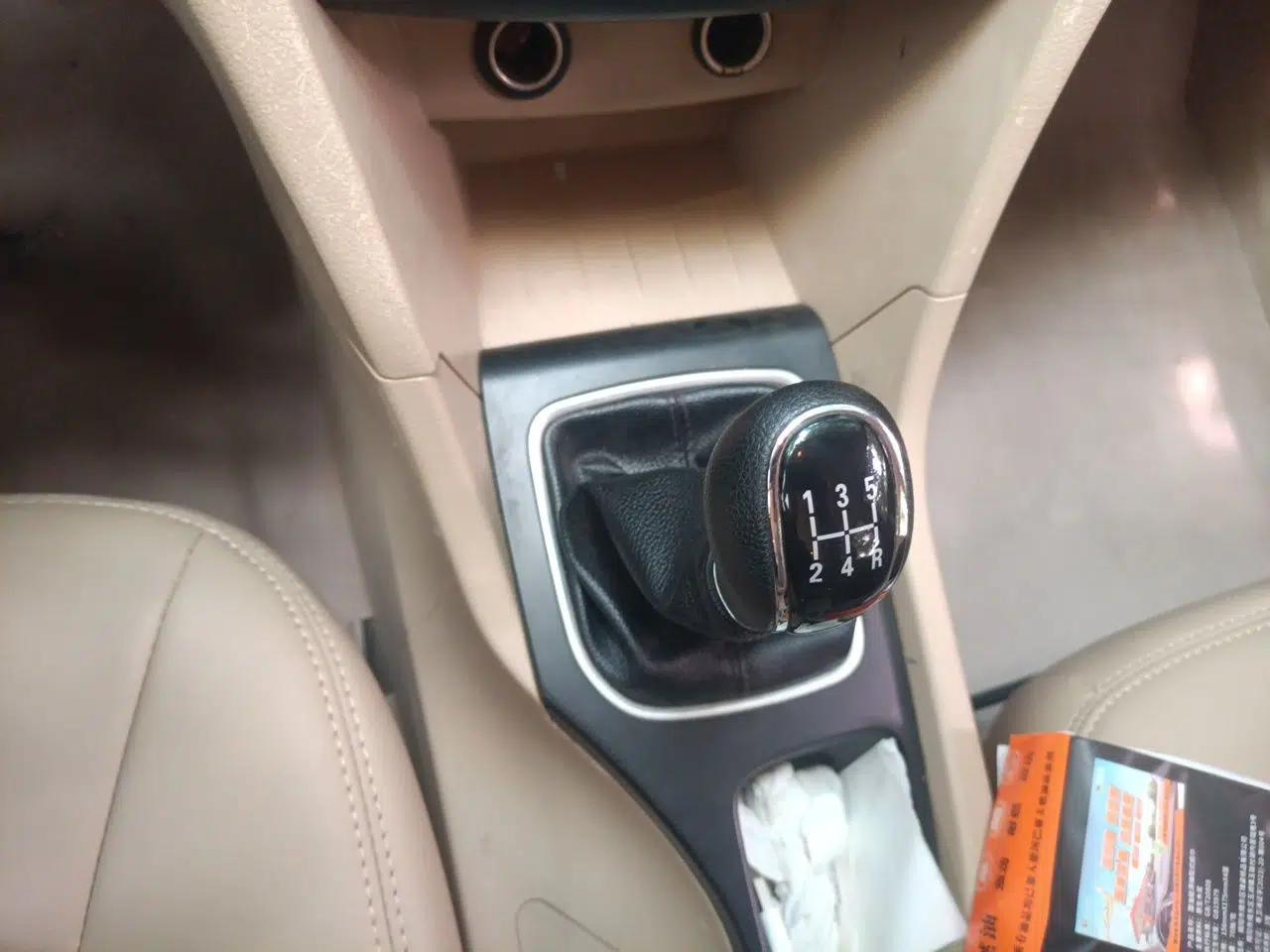 Baojun 730 2016 1.5L Manual Value Edition 7 Seats China V Emission Standard — миниатюра 14
