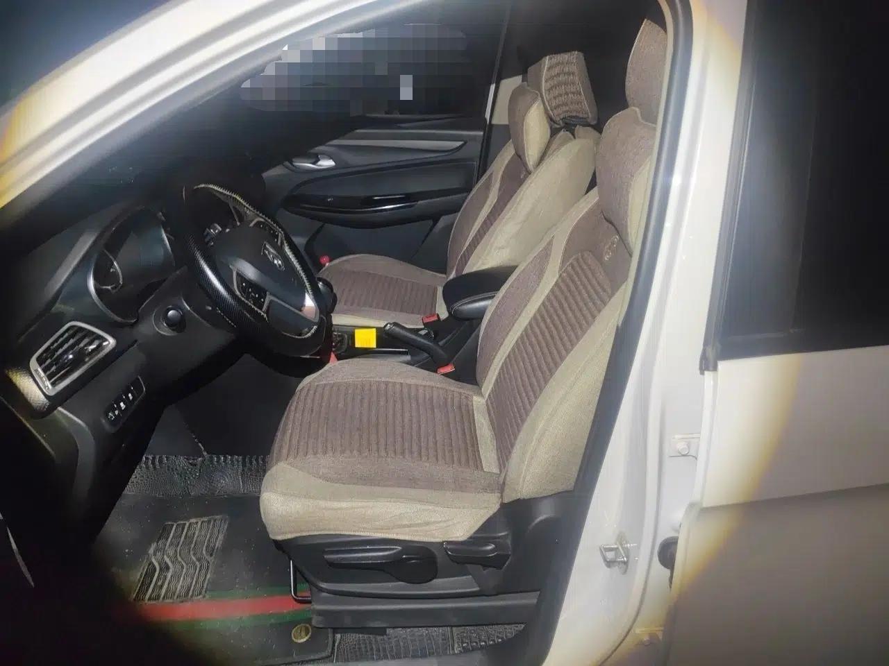Baojun 730 2021 1.5L Manual Fashion Version 7 Seats — миниатюра 15