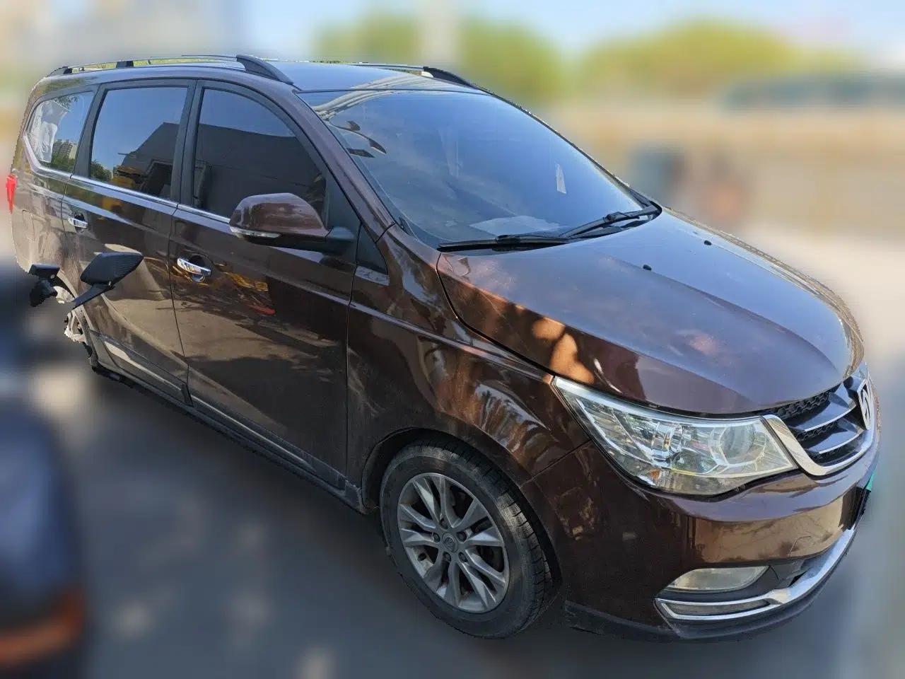 Baojun 730 2015 1.8L Manual Comfort ESP Version 7-seater — миниатюра 3