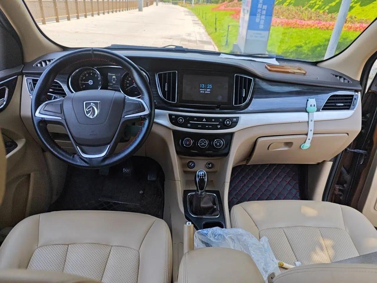 Baojun 730 2015 1.8L Manual Comfort ESP Version 7-seater — миниатюра 9