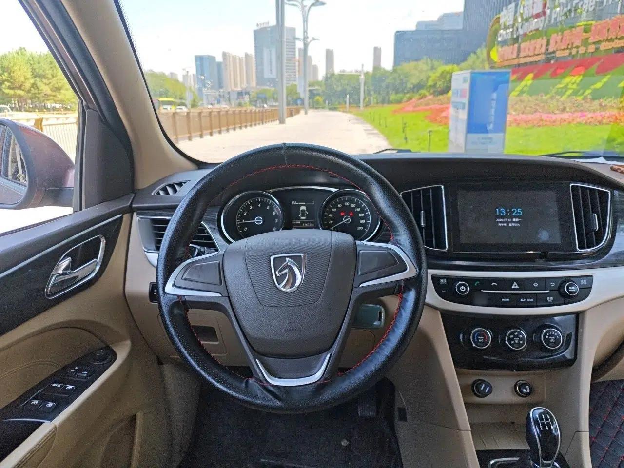 Baojun 730 2015 1.8L Manual Comfort ESP Version 7-seater — миниатюра 10