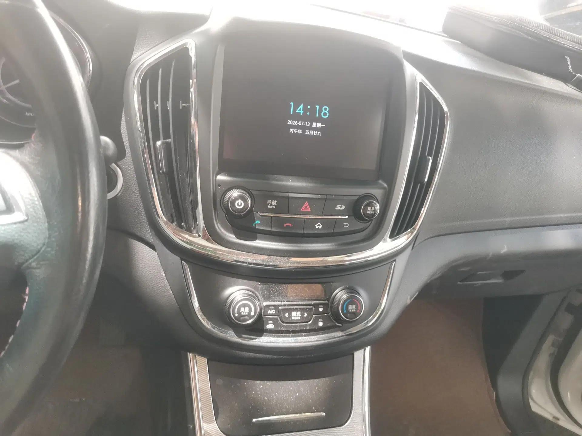 Baojun 560 2016 1.8L Manual Luxury Edition — миниатюра 13