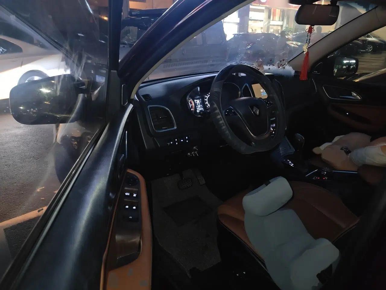 Baojun 560 2017 Rhythmic Edition 1.8L iAMT Prestige Model — миниатюра 16