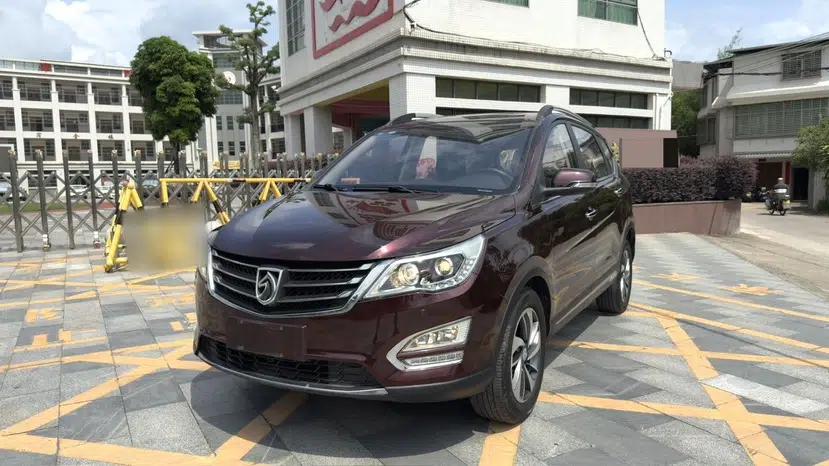 Baojun 560 2016 1.8L Manual Luxury Edition — миниатюра 1