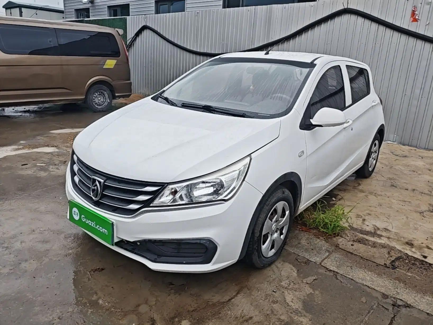 Baojun 310 2016 1.2L manual Comfort trim level — миниатюра 1