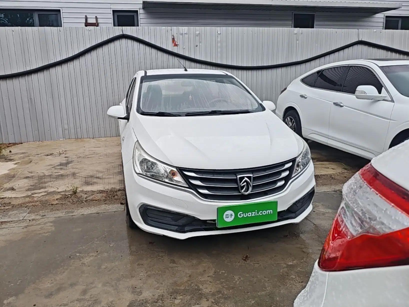 Baojun 310 2016 1.2L manual Comfort trim level — миниатюра 2