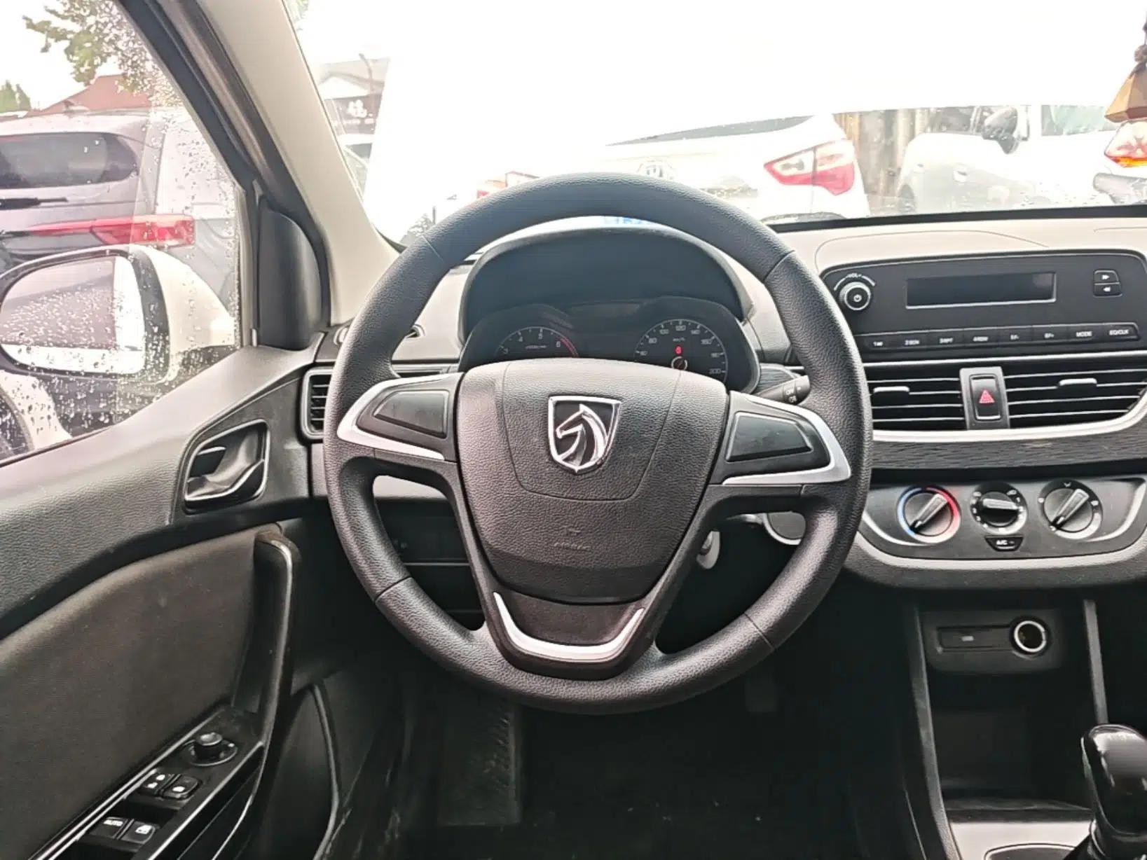 Baojun 310 2016 1.2L manual Comfort trim level — миниатюра 13