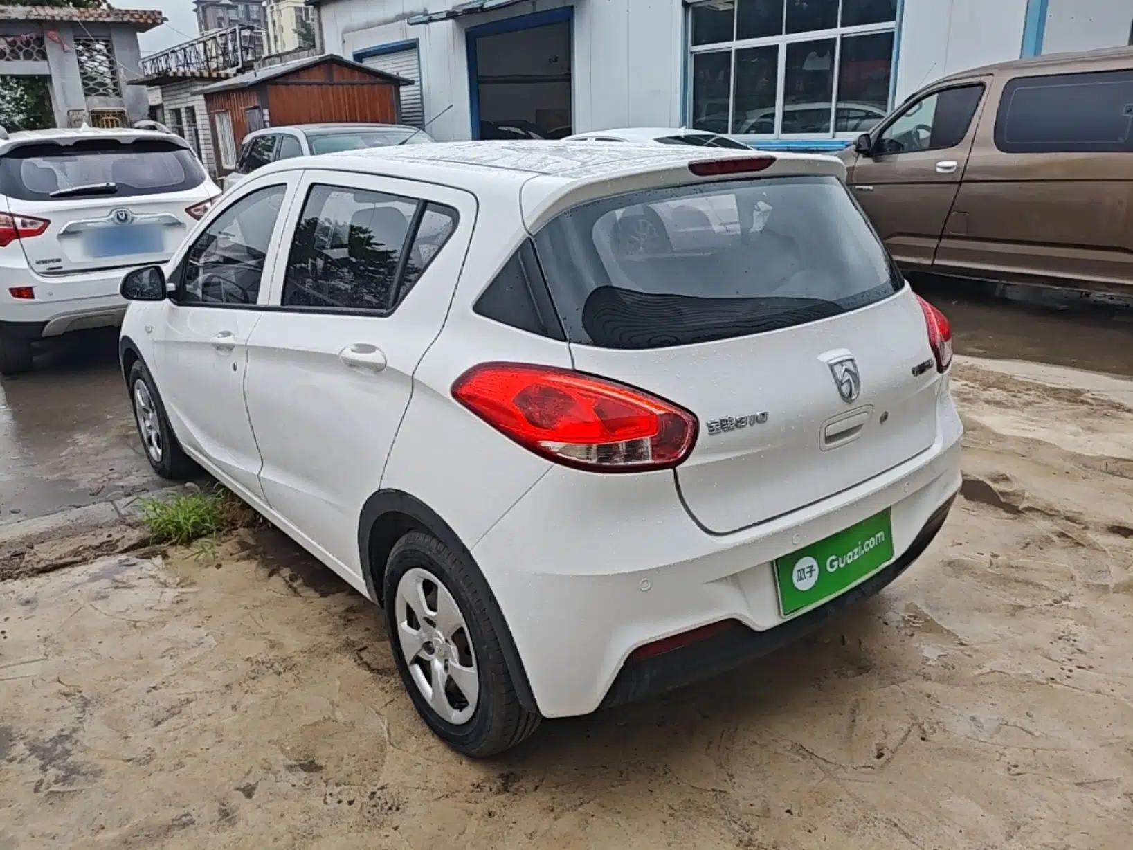 Baojun 310 2016 1.2L manual Comfort trim level — миниатюра 4
