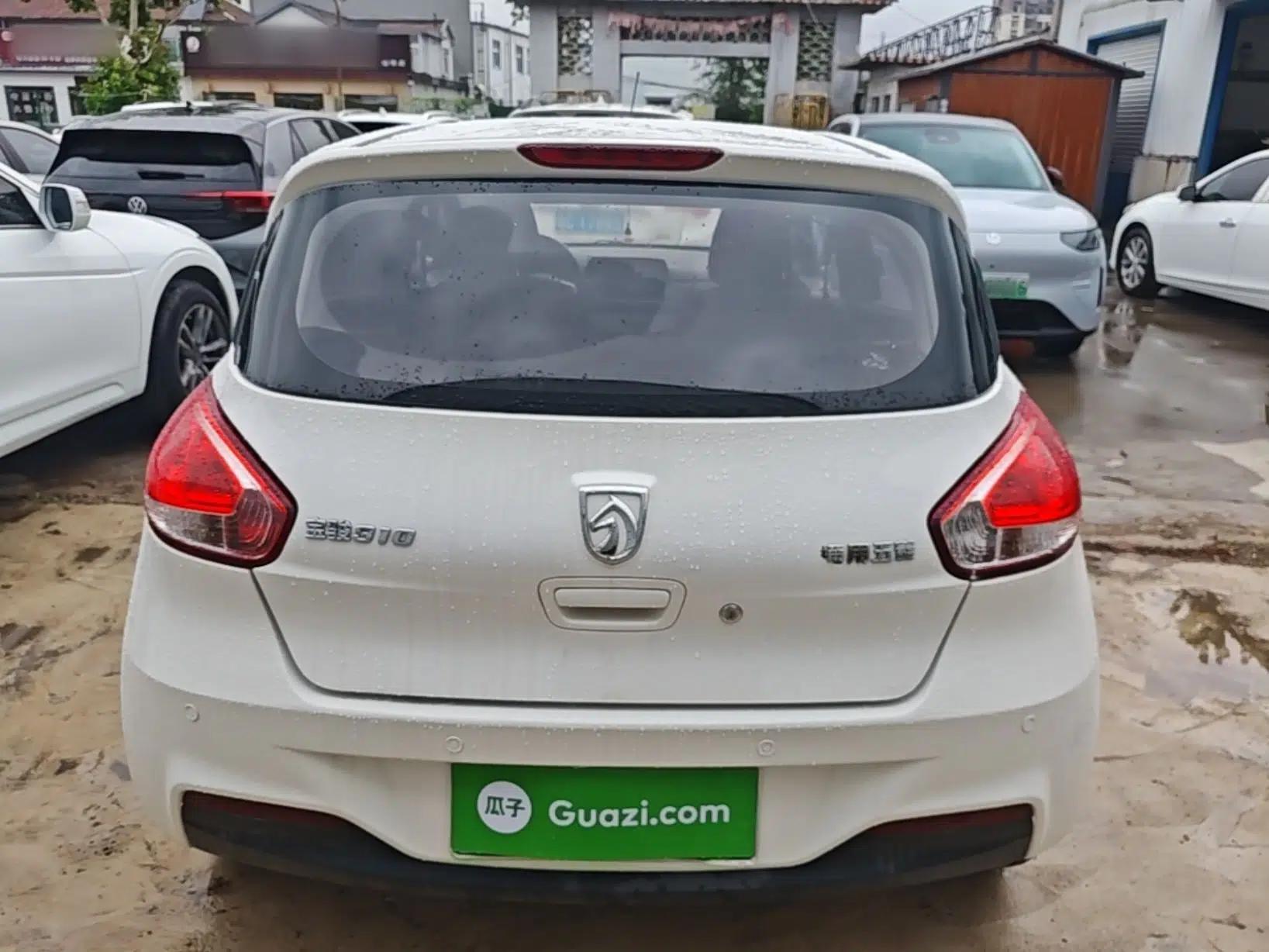 Baojun 310 2016 1.2L manual Comfort trim level — миниатюра 5
