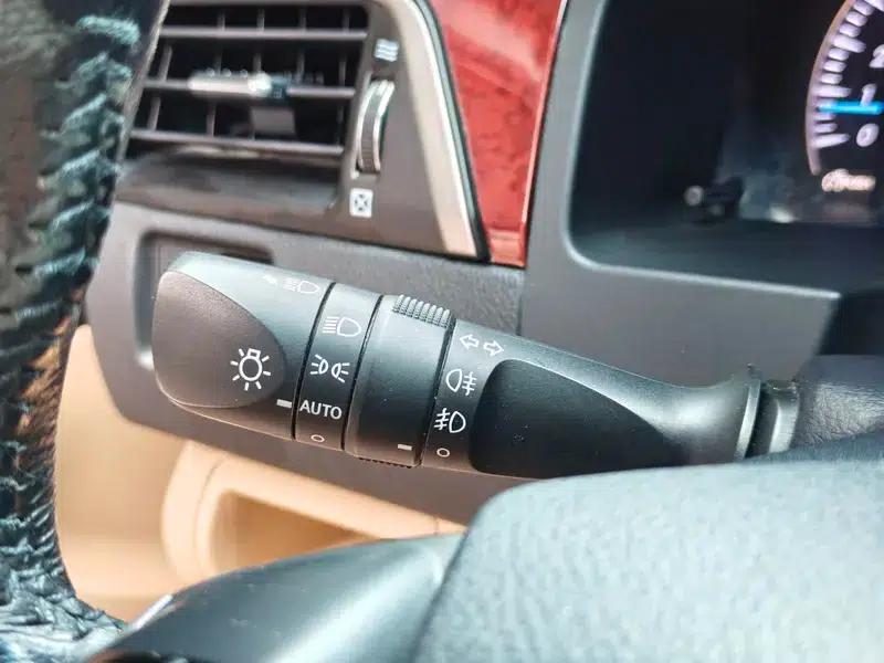 2012 Camry 2.5G Luxury Edition — миниатюра 12