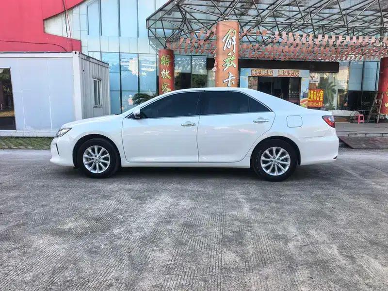 Camry 2015 2.0G Leading Edition — миниатюра 4