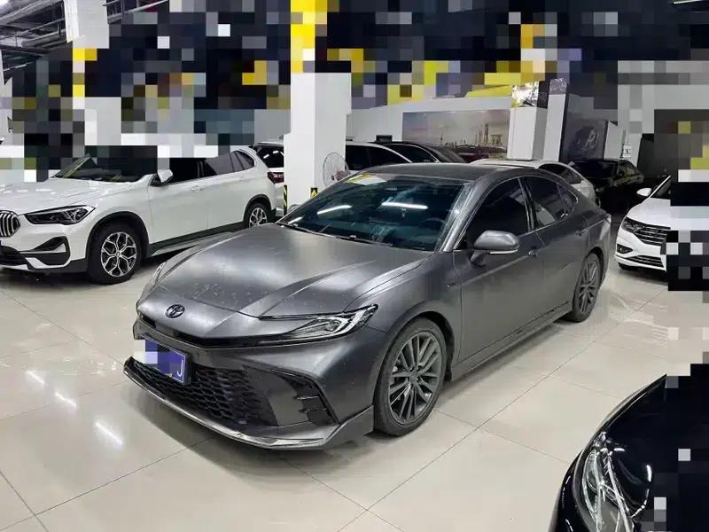 Camry 2025 Hybrid 2.0HXS Glorious Edition — миниатюра 1