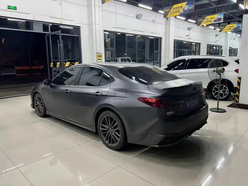 Camry 2025 Hybrid 2.0HXS Glorious Edition — миниатюра 3