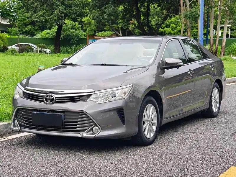 Camry 2015 2.0G Leading Edition — миниатюра 1