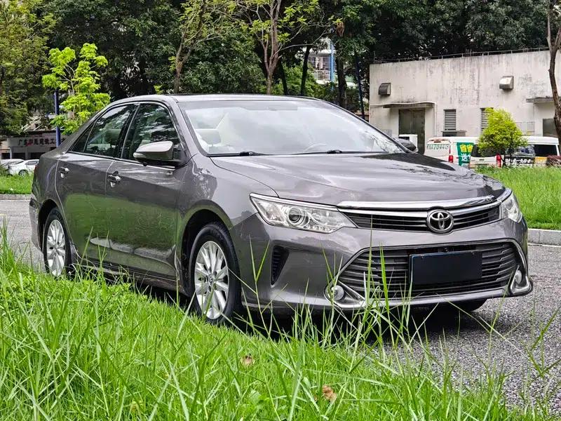 Camry 2015 2.0G Leading Edition — миниатюра 3