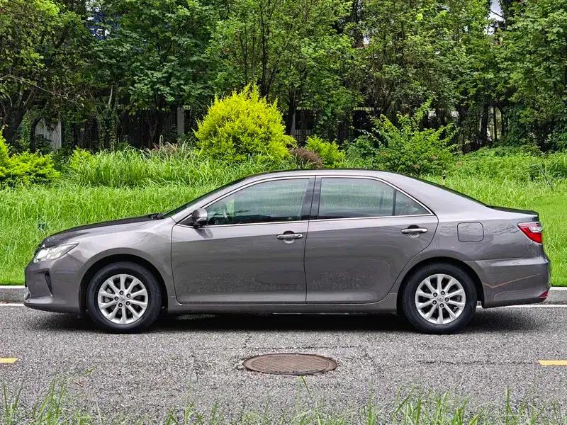 Camry 2015 2.0G Leading Edition — миниатюра 4