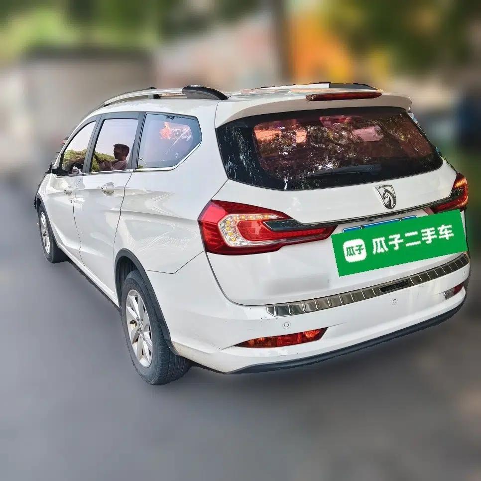Baojun 310W 2017 1.5L Manual Fashion Model China V — миниатюра 4