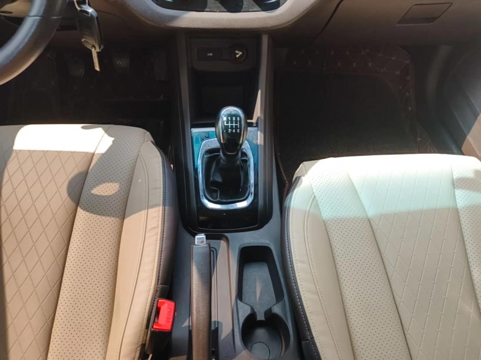 Baojun 310W 2017 1.5L Manual Fashion Model China V — миниатюра 16