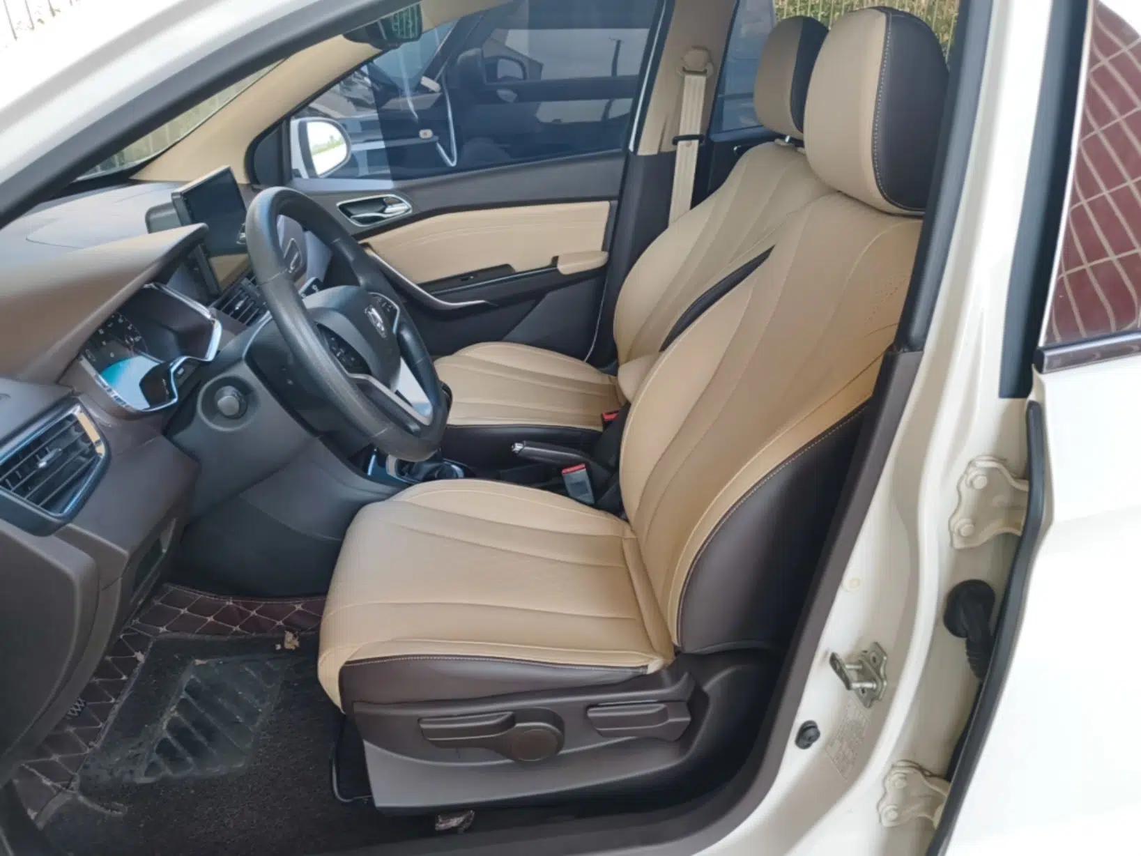 Baojun 310W 2017 1.5L Manual Fashion Model China V — миниатюра 17