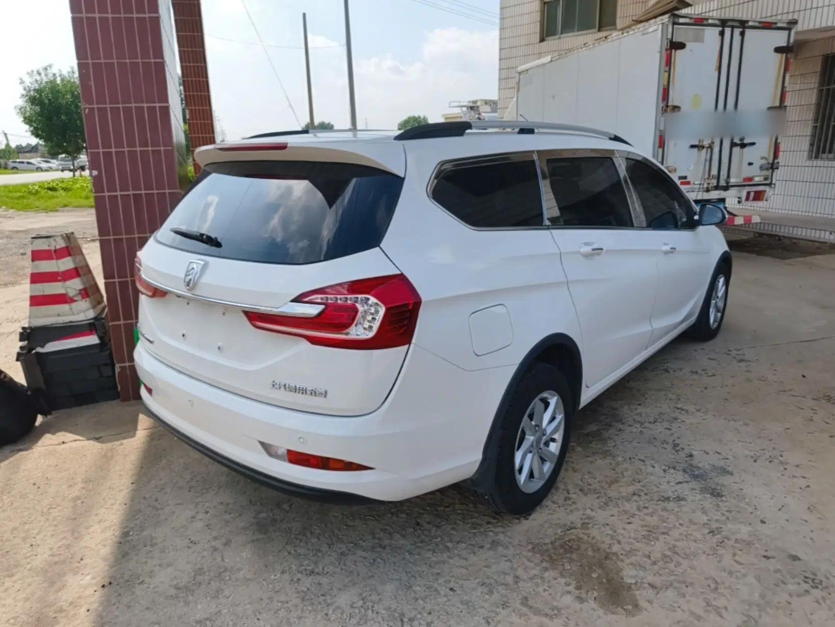 Baojun 310W 2017 1.5L Manual Fashion Model China V — миниатюра 6