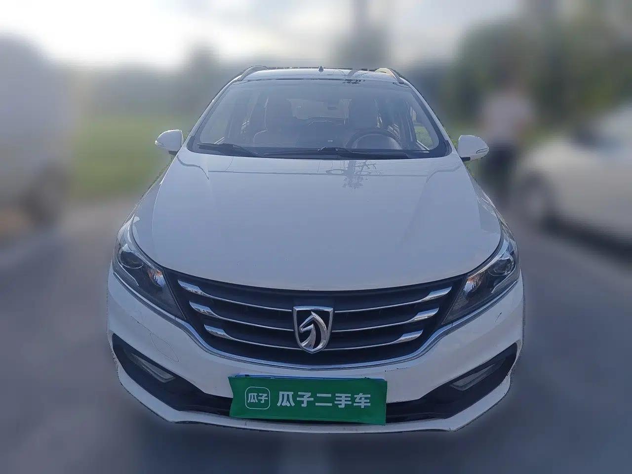 Baojun 310W 2017 1.5L Manual Fashion Model China V — миниатюра 2