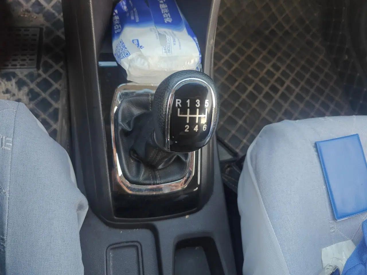 Baojun 310W 2017 1.5L Manual Fashion Model China V — миниатюра 14
