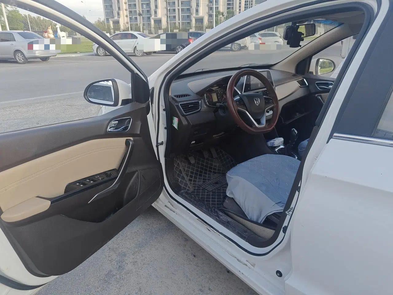Baojun 310W 2017 1.5L Manual Fashion Model China V — миниатюра 16