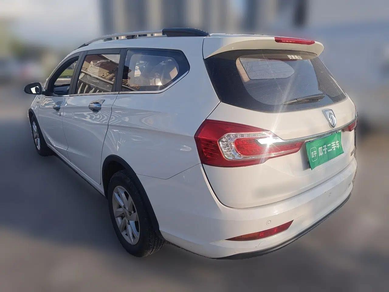 Baojun 310W 2017 1.5L Manual Fashion Model China V — миниатюра 4
