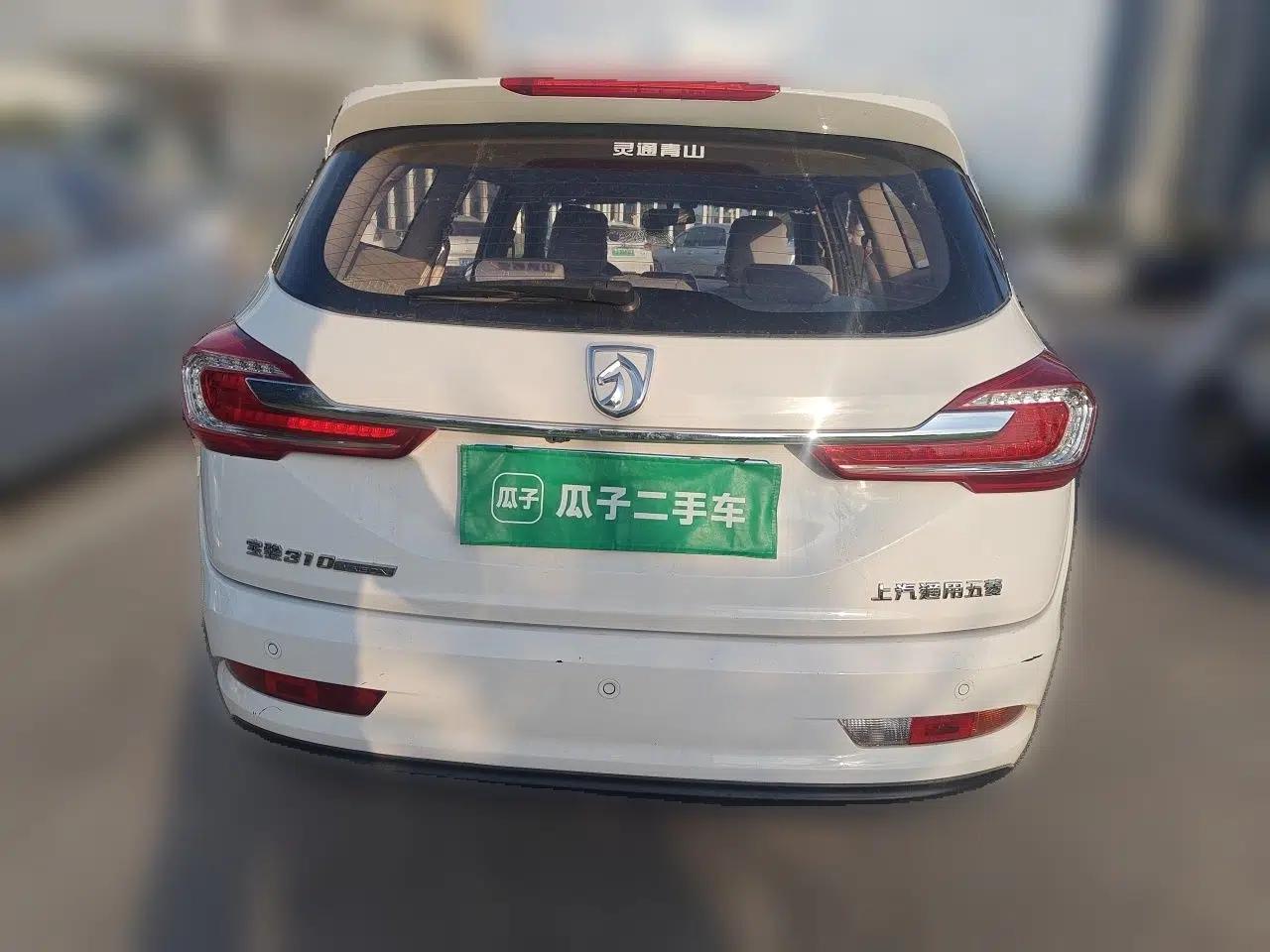 Baojun 310W 2017 1.5L Manual Fashion Model China V — миниатюра 5