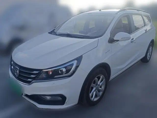 Baojun 310W 2017 1.5L Manual Fashion Model China V