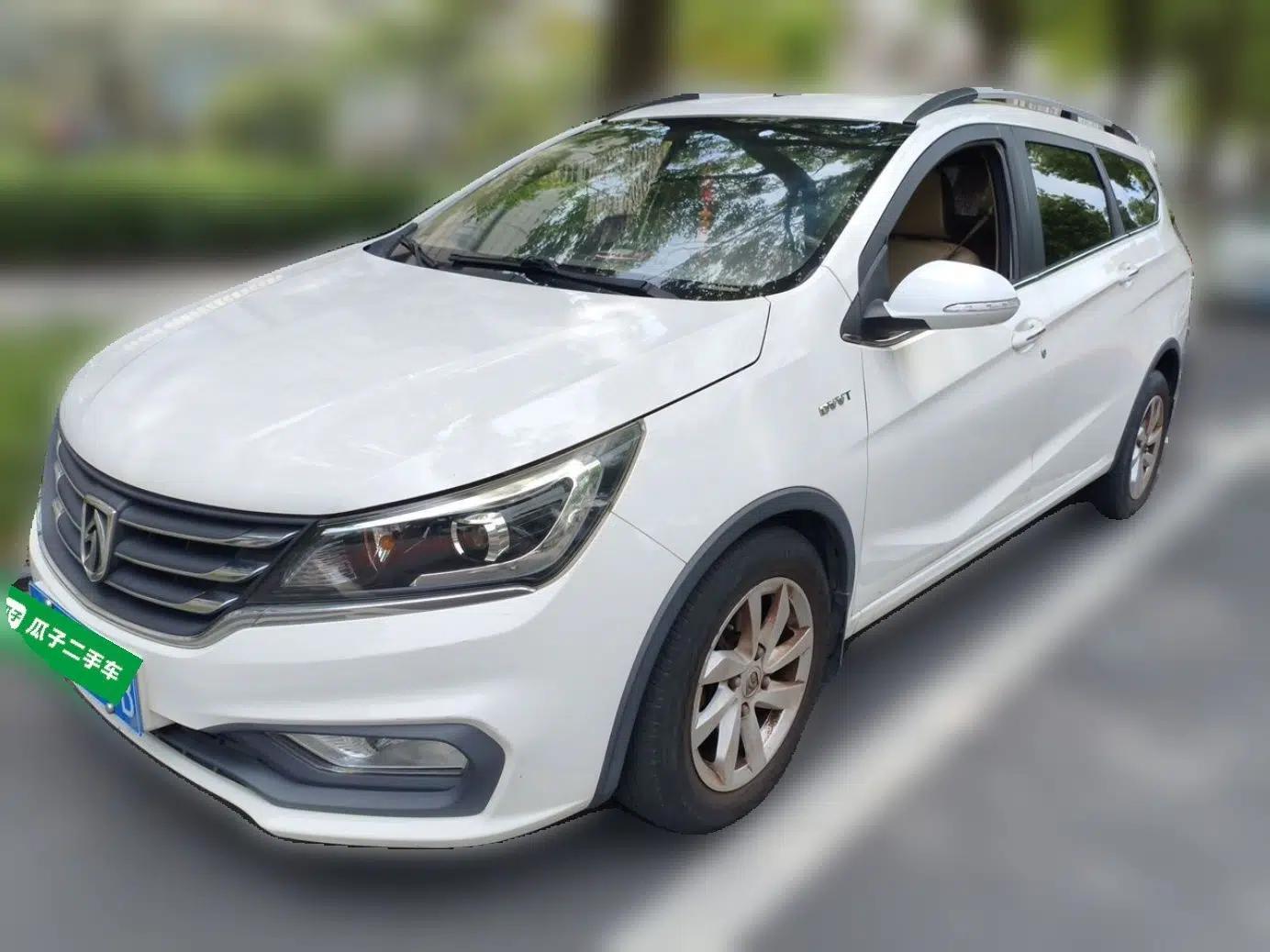 Baojun 310W 2017 1.5L Manual Fashion Model China V — миниатюра 1