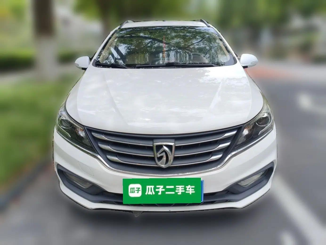 Baojun 310W 2017 1.5L Manual Fashion Model China V — миниатюра 2