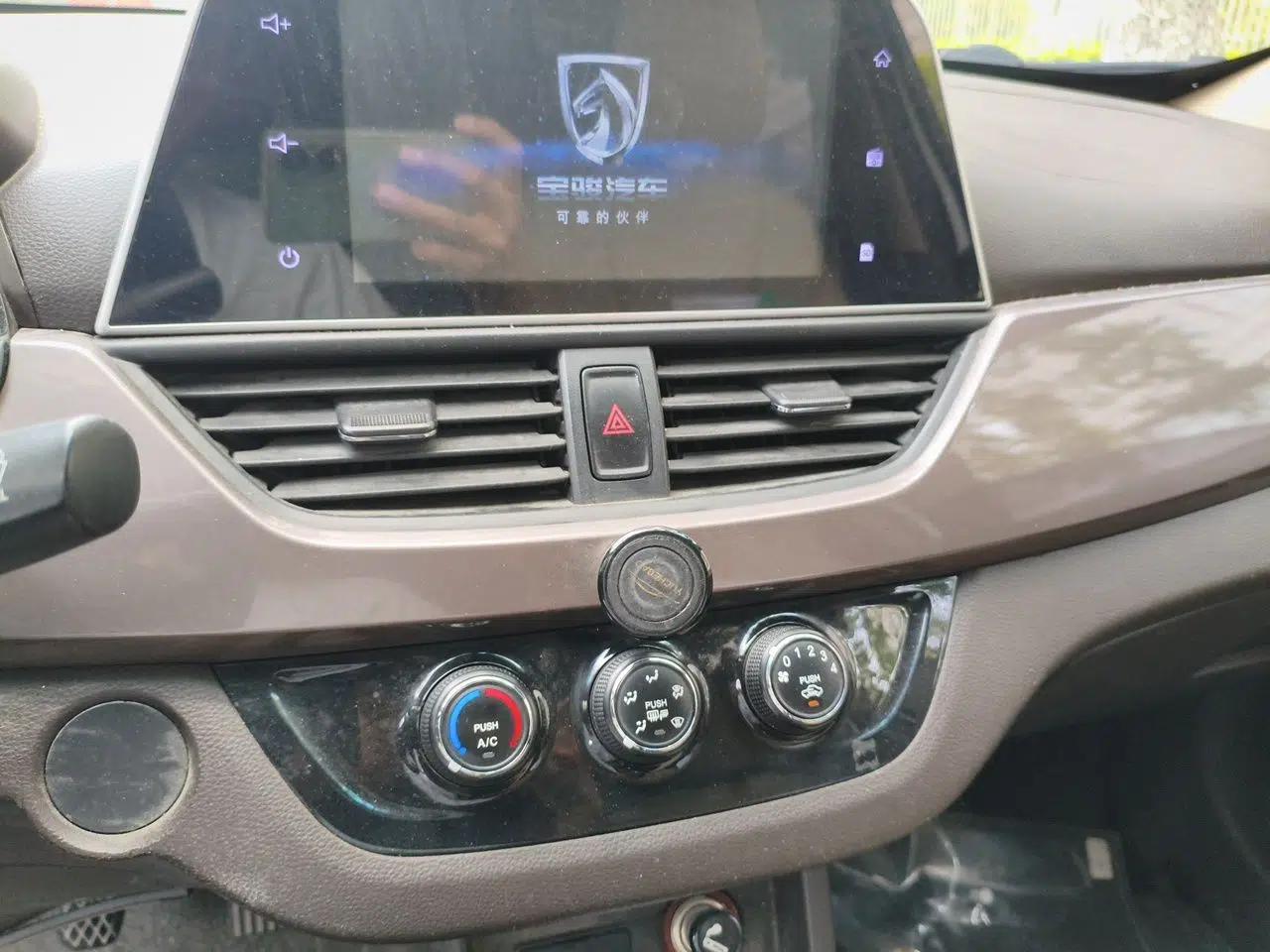 Baojun 310W 2017 1.5L Manual Fashion Model China V — миниатюра 13