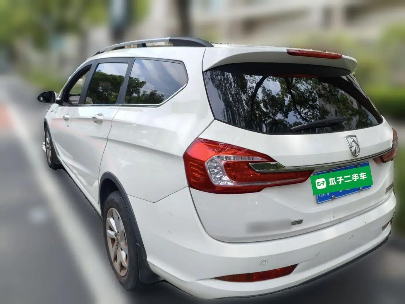 Baojun 310W 2017 1.5L Manual Fashion Model China V — миниатюра 4