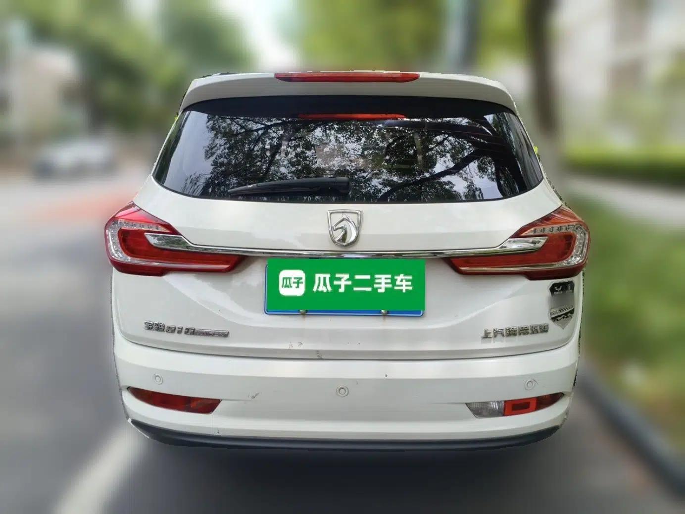 Baojun 310W 2017 1.5L Manual Fashion Model China V — миниатюра 5