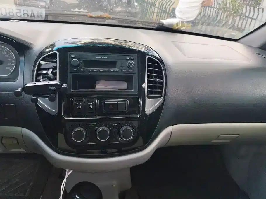 Lingzhi 2017 Facelift M3L 1.6L 7-Seater Standard Model — миниатюра 13