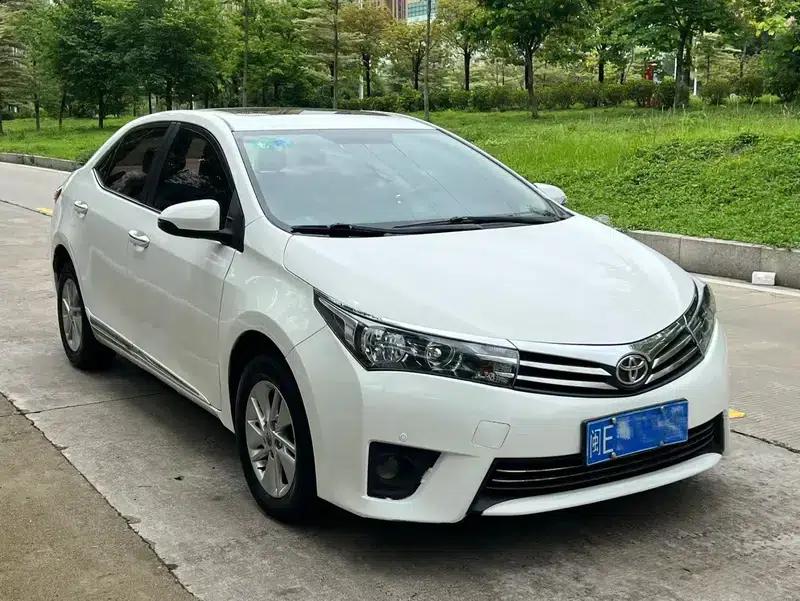 2014 Corolla 1.6L CVT GL-i — миниатюра 3
