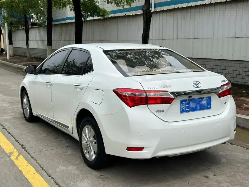 2014 Corolla 1.6L CVT GL-i — миниатюра 4
