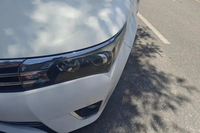 2014 Toyota Corolla 1.6L CVT GL-i Leather Edition — миниатюра 4