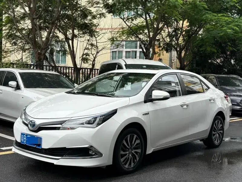 2017 Toyota Corolla Hybrid 1.8L E-CVT Leading Edition (National V Emission Standard) — миниатюра 1