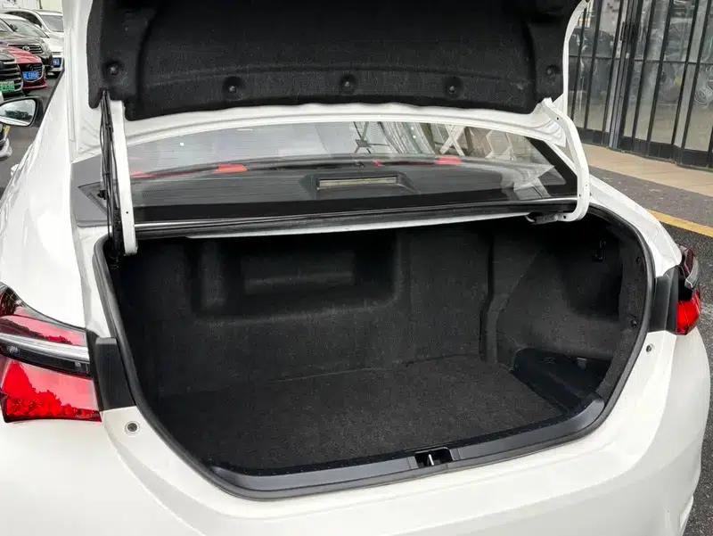 2017 Toyota Corolla Hybrid 1.8L E-CVT Leading Edition (National V Emission Standard) — миниатюра 13