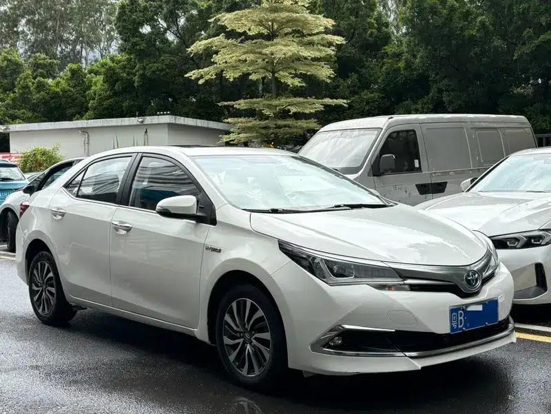 2017 Toyota Corolla Hybrid 1.8L E-CVT Leading Edition (National V Emission Standard) — миниатюра 3