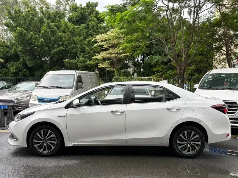 2017 Toyota Corolla Hybrid 1.8L E-CVT Leading Edition (National V Emission Standard) — миниатюра 4