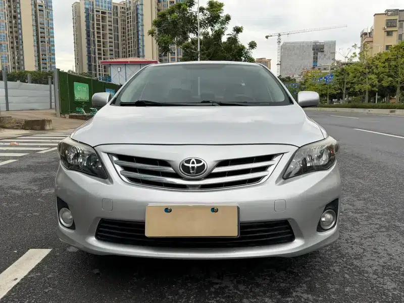 2012 Toyota Corolla Premium Edition 1.8L CVT GL-i — миниатюра 2
