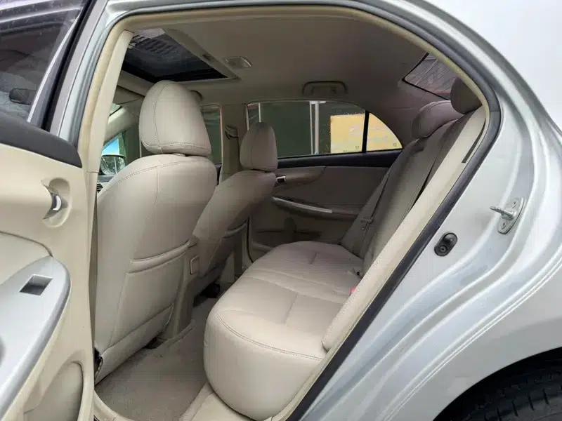 2012 Toyota Corolla Premium Edition 1.8L CVT GL-i — миниатюра 12