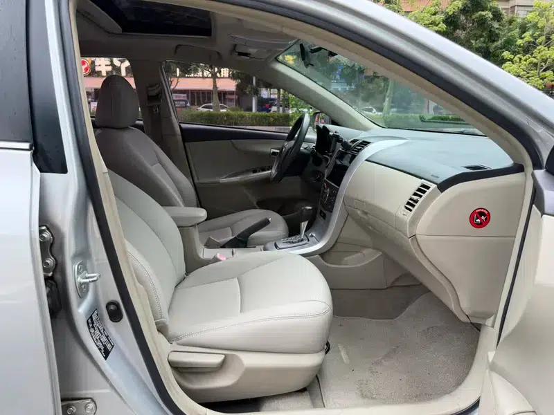 2012 Toyota Corolla Premium Edition 1.8L CVT GL-i — миниатюра 13