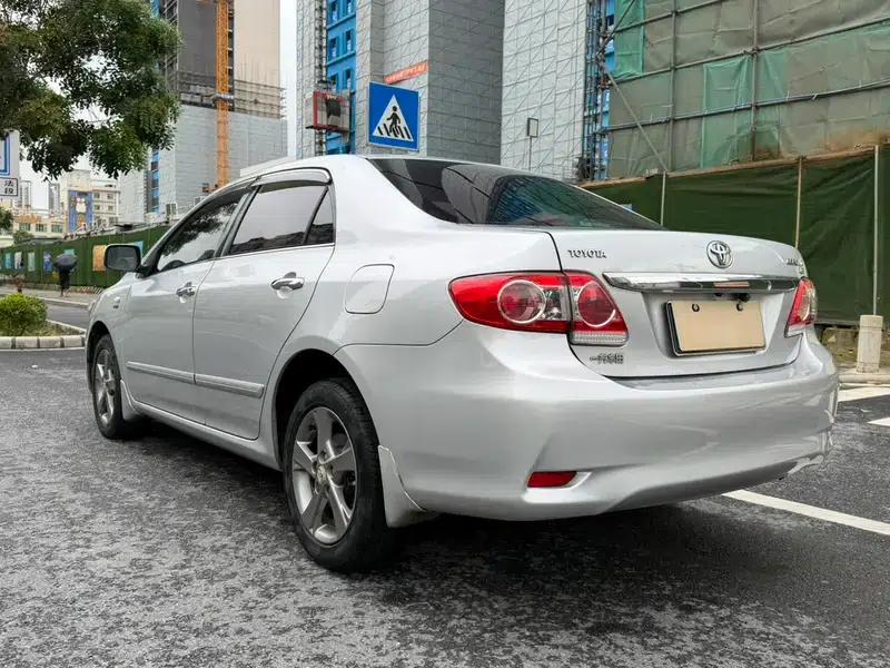 2012 Toyota Corolla Premium Edition 1.8L CVT GL-i — миниатюра 4